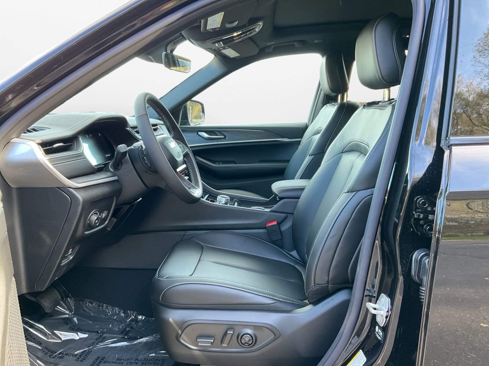 New 2025 Jeep Grand Cherokee L Limited w/ Trailer Tow Package image 9