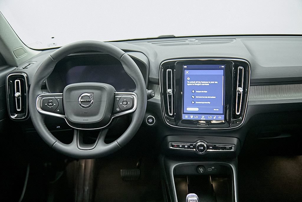 Certified 2024 Volvo XC40 B5 Ultimate w/ Climate Package AWD/4WD image 23