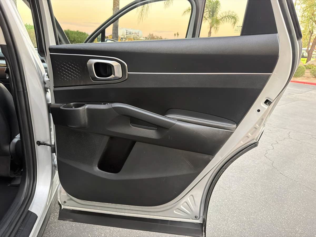 Used 2022 Kia Sorento S FWD image 28