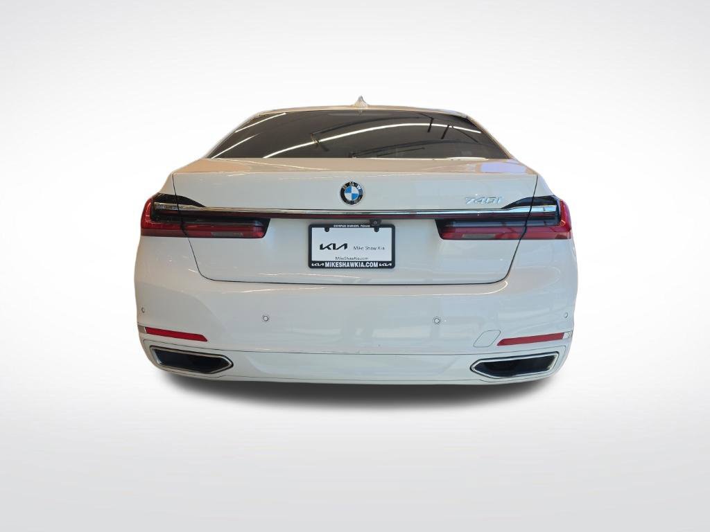 Used 2022 BMW 740i w/ Premium Package RWD image 12