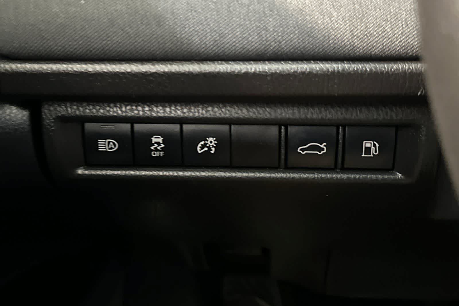 Used 2025 Toyota Camry LE FWD image 30