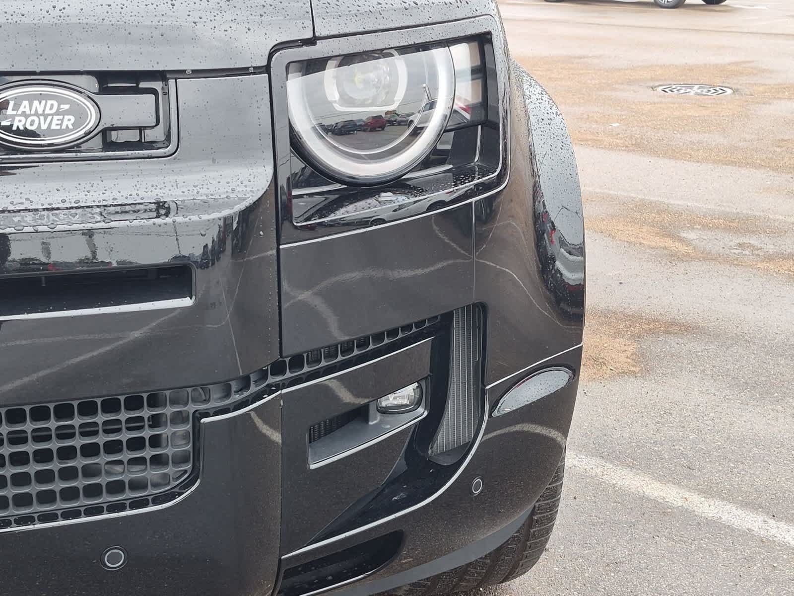 New 2026 Land Rover Defender 130 X-Dynamic SE AWD/4WD image 10