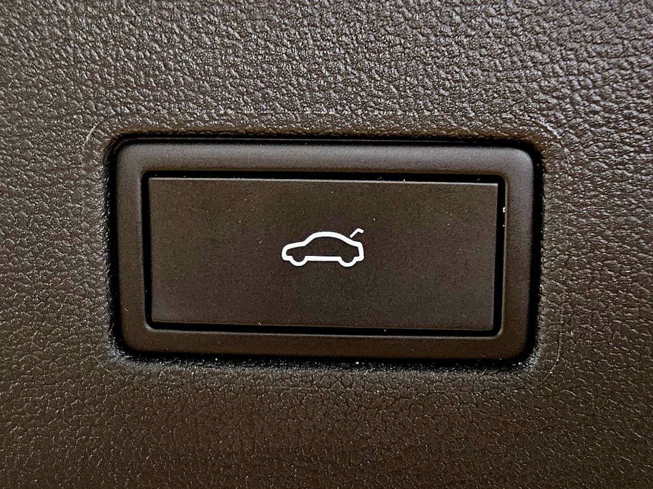 Used 2024 Volkswagen Tiguan SE R-Line image 23