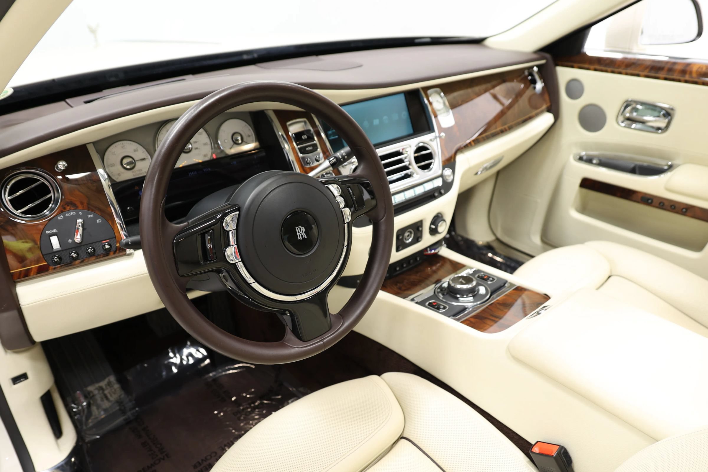 Used 2016 Rolls-Royce Ghost RWD image 23
