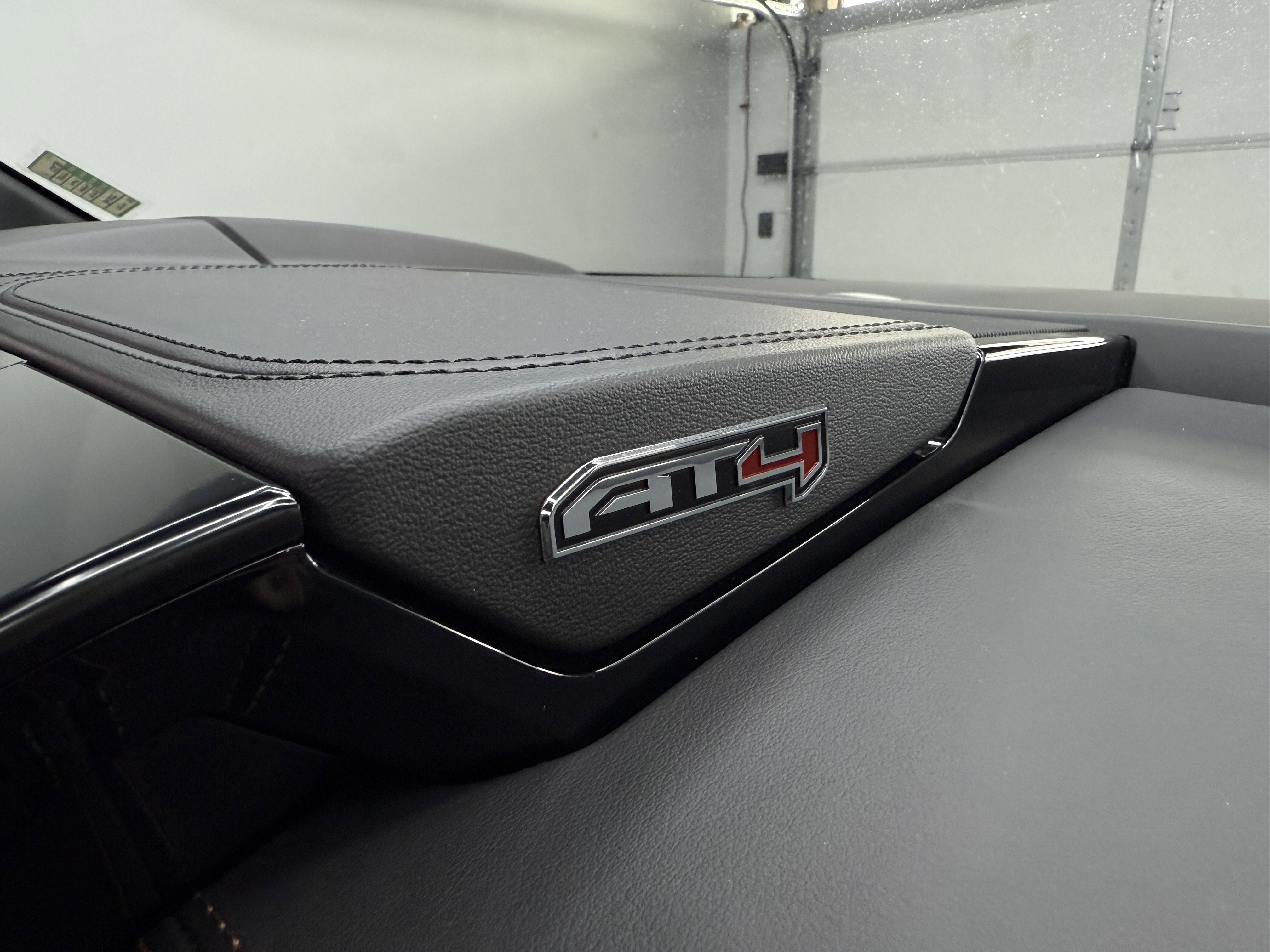 Used 2025 GMC Yukon XL AT4 image 27