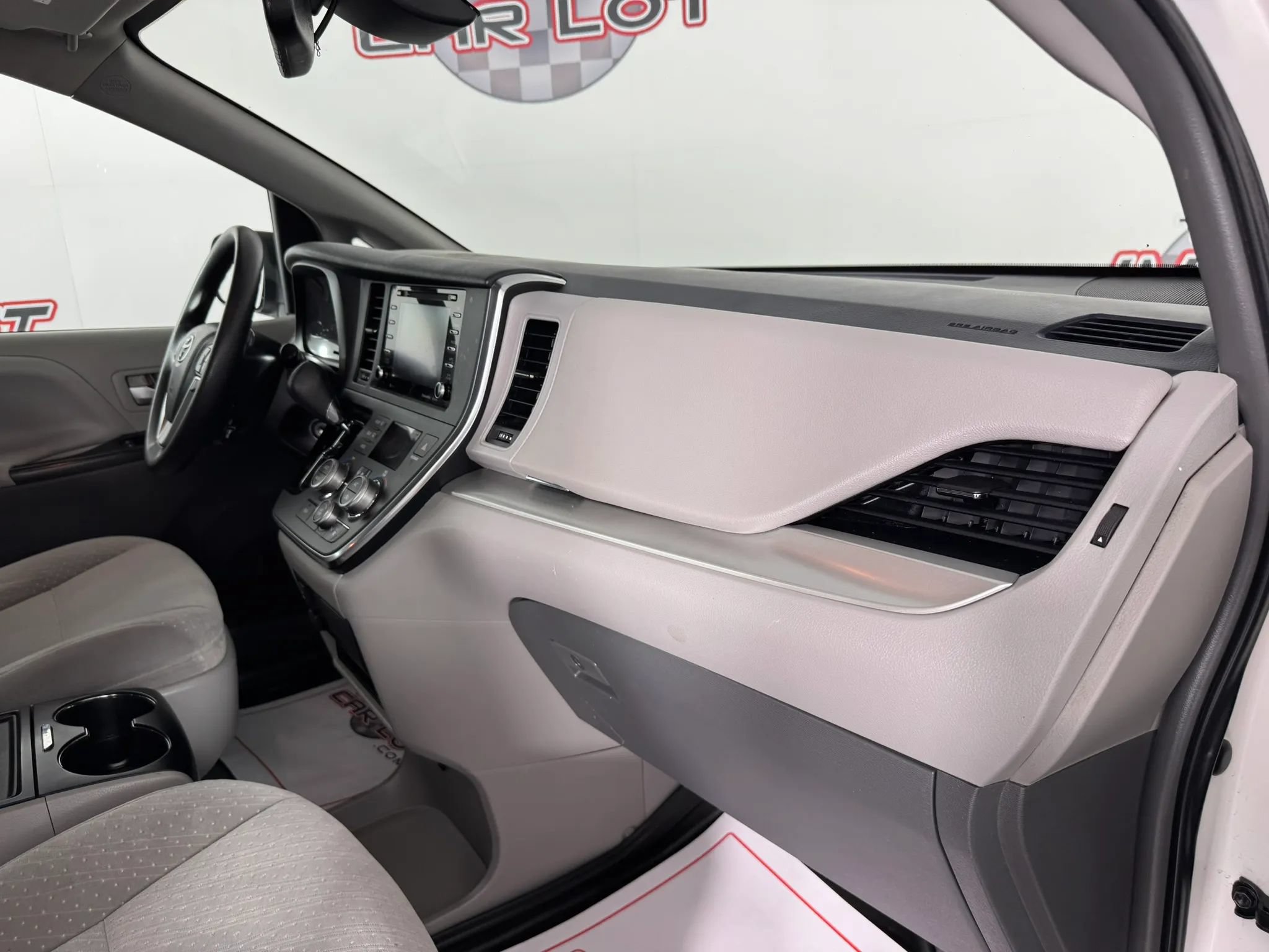 Used 2019 Toyota Sienna LE AWD/4WD image 12