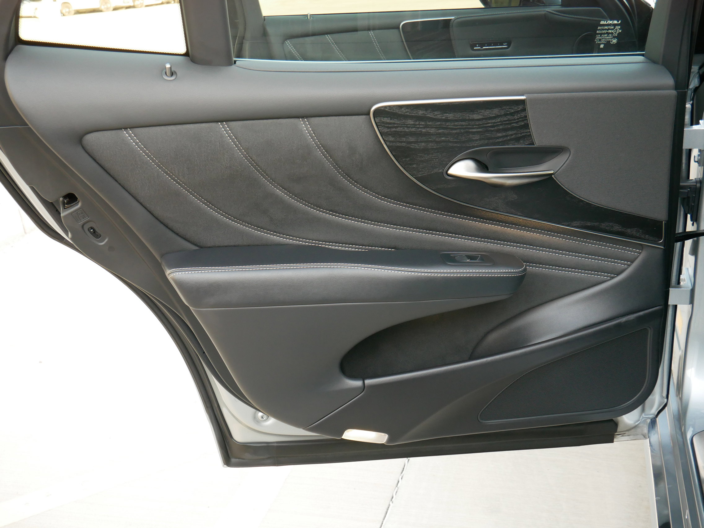 Used 2022 Lexus LS 500 image 24