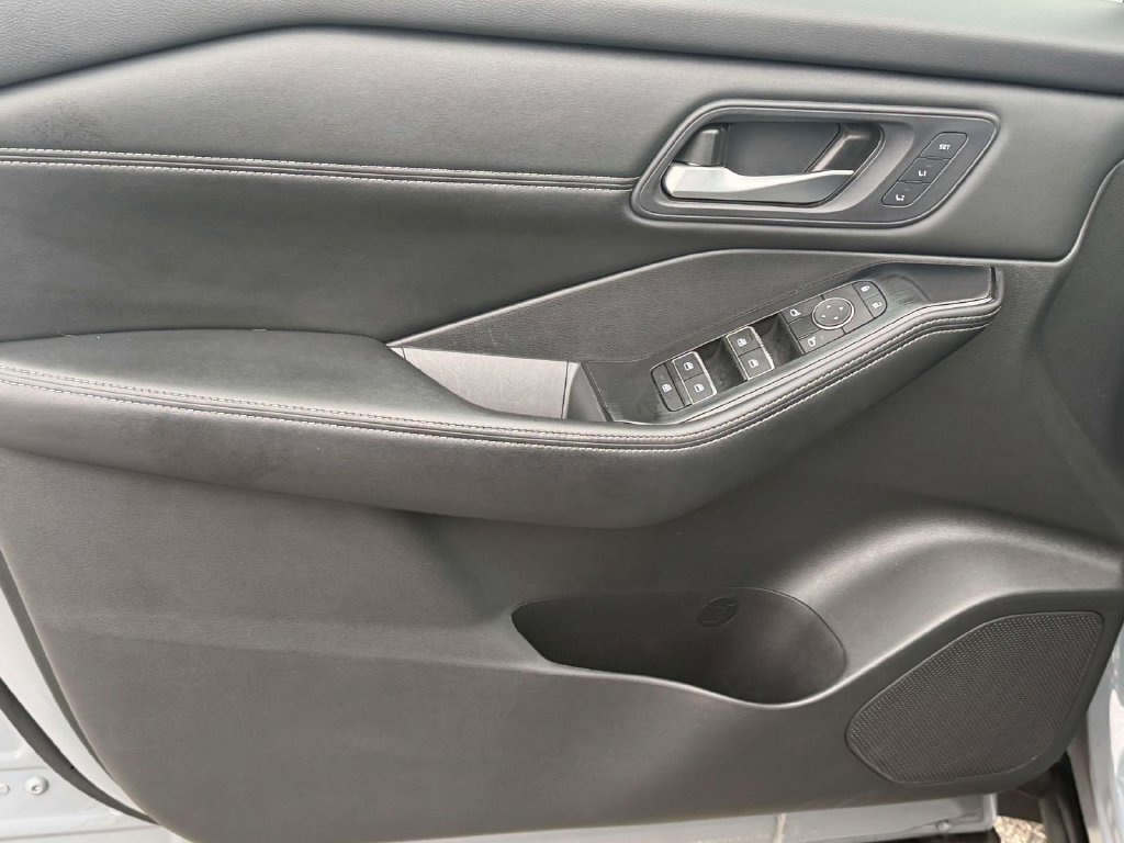 Used 2024 Nissan Rogue SL w/ SL Premium Package FWD image 23