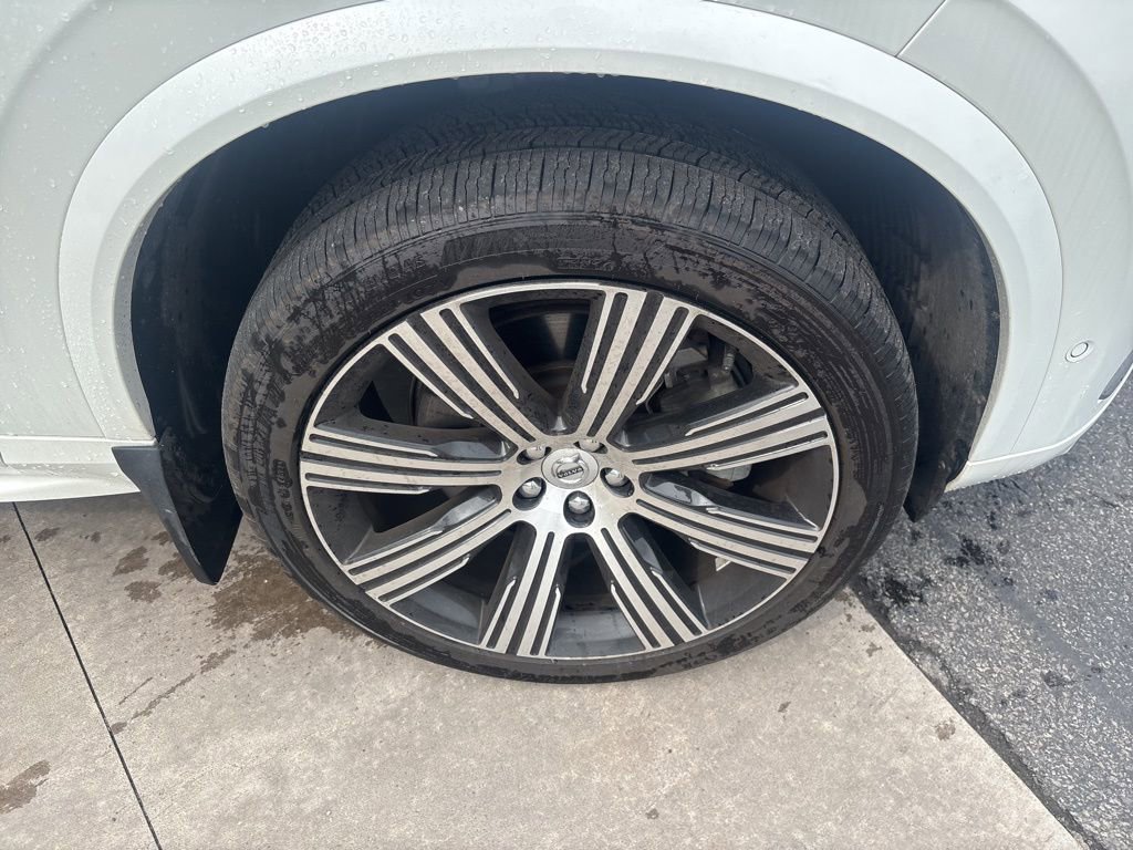 Certified 2024 Volvo XC90 T8 Ultimate w/ Protection Package Premier image 14