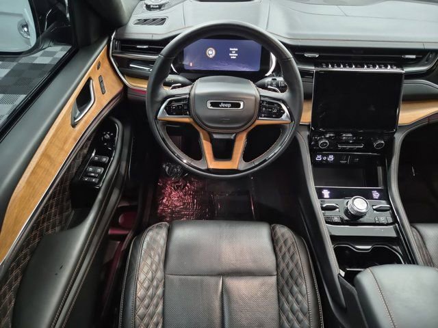 Used 2023 Jeep Grand Cherokee L Summit AWD/4WD image 13
