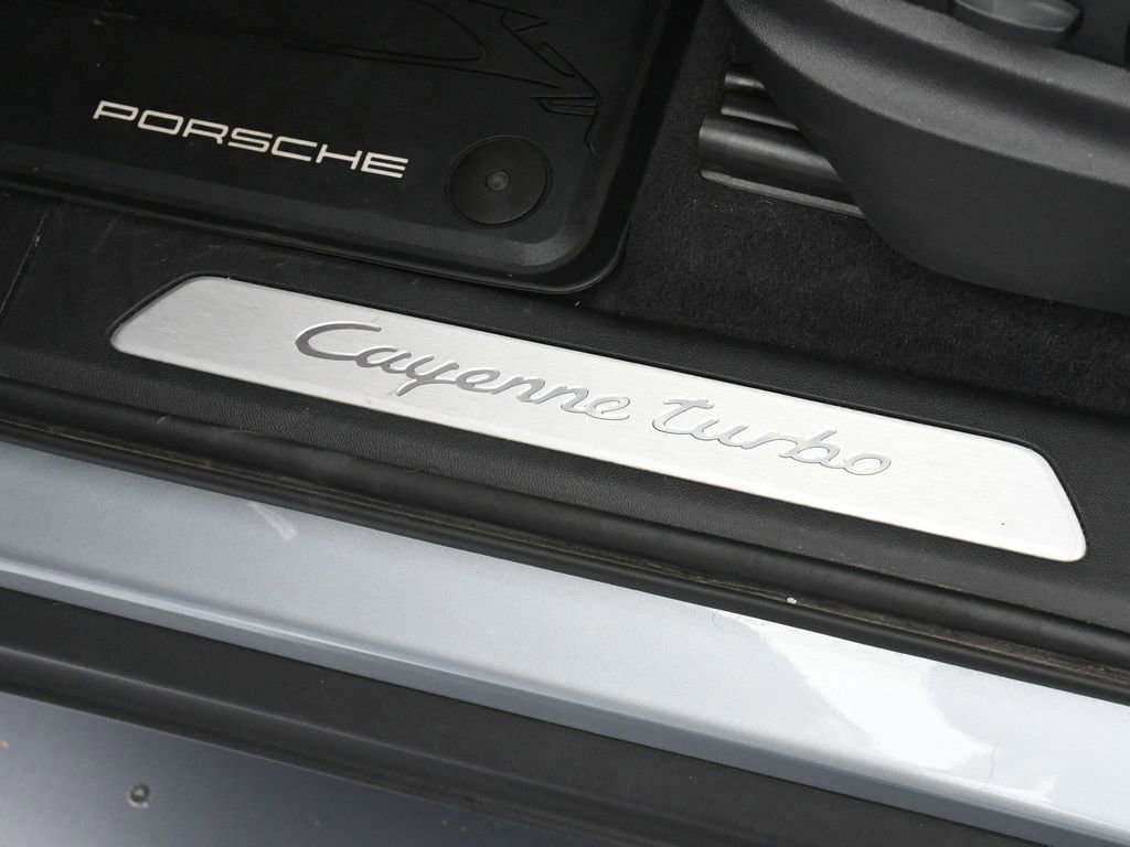 Certified 2022 Porsche Cayenne Turbo AWD/4WD image 16