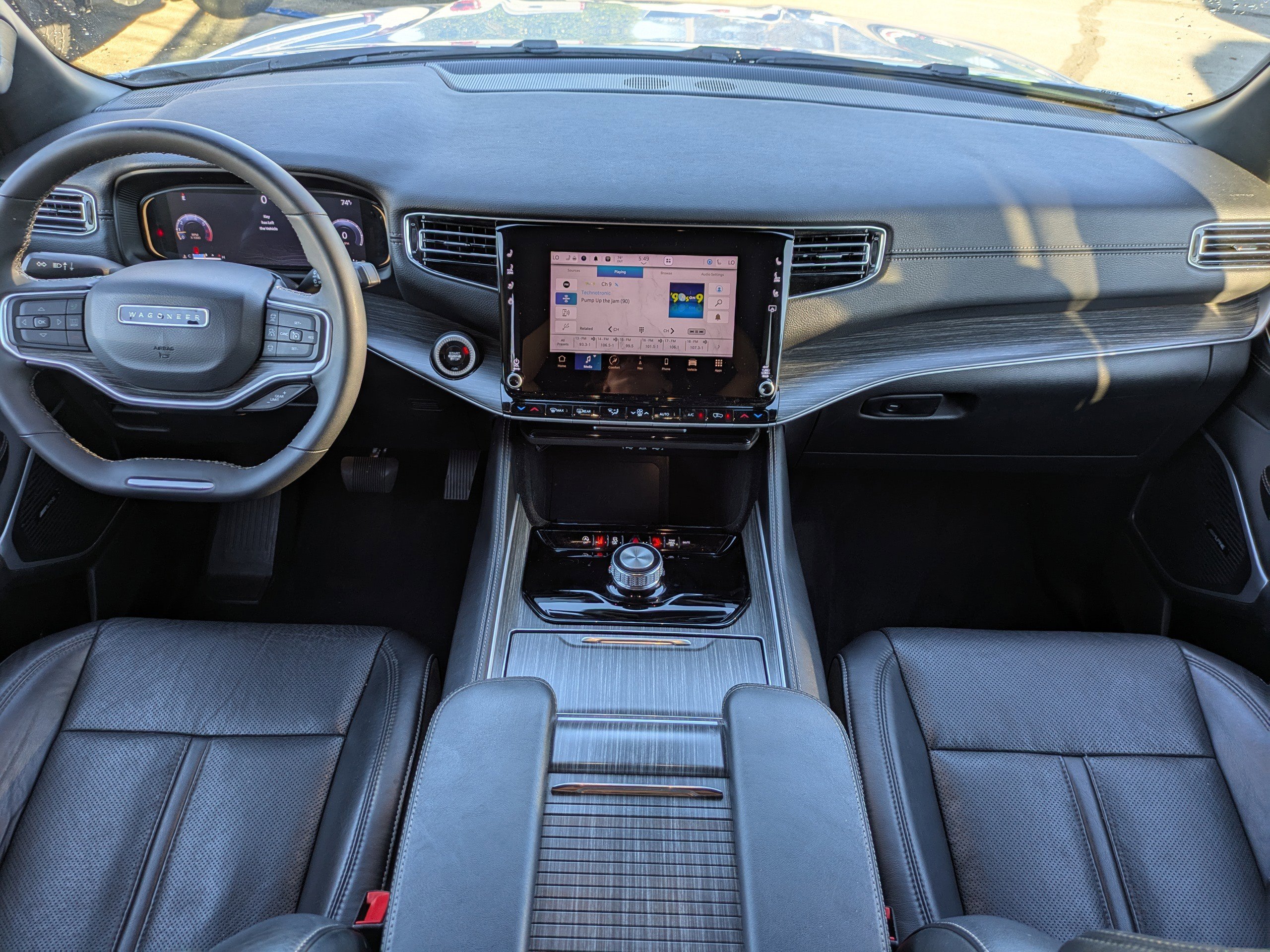 Used 2024 Jeep Wagoneer L Series II image 17