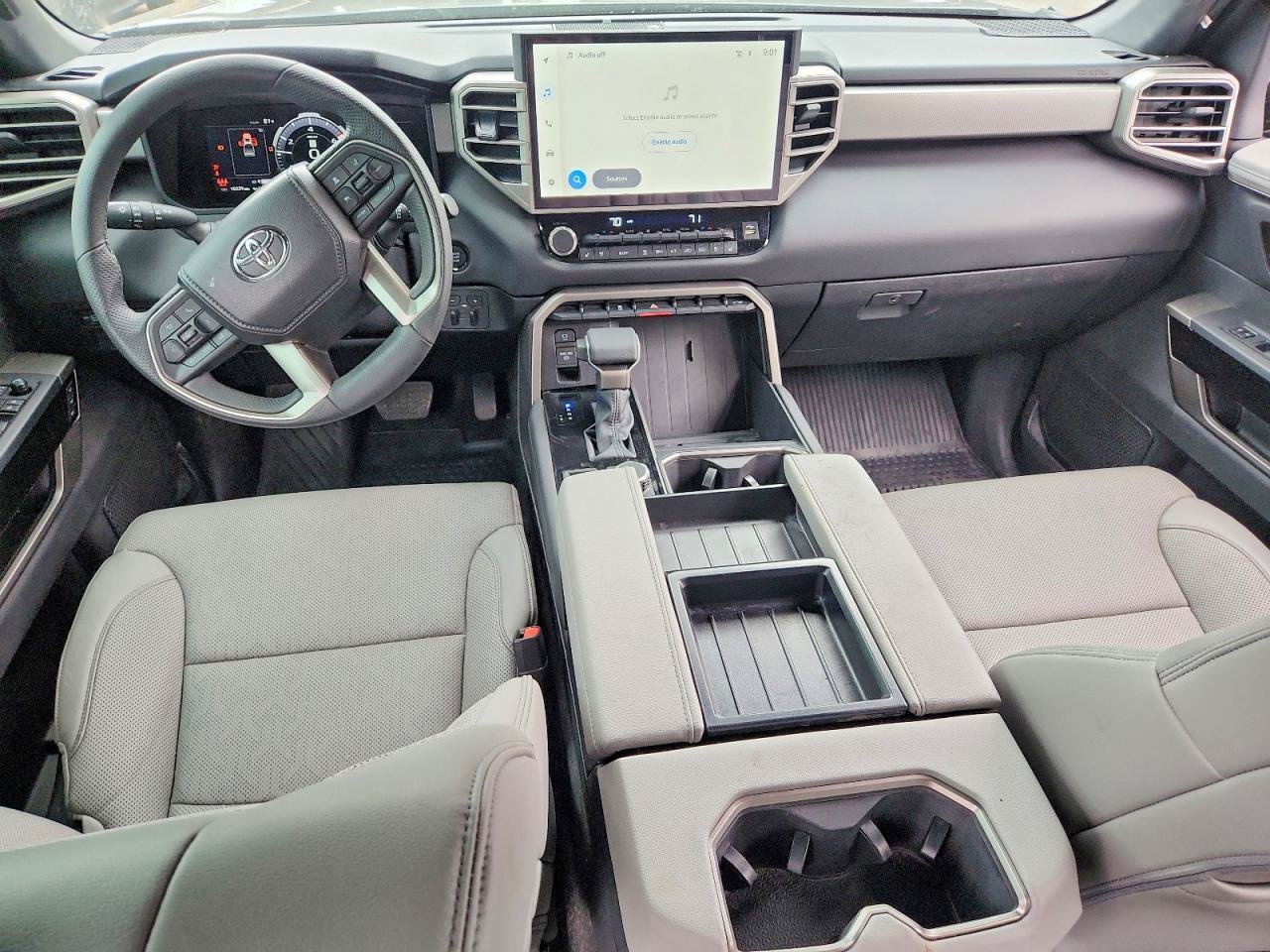 Used 2025 Toyota Tundra Limited AWD/4WD image 7