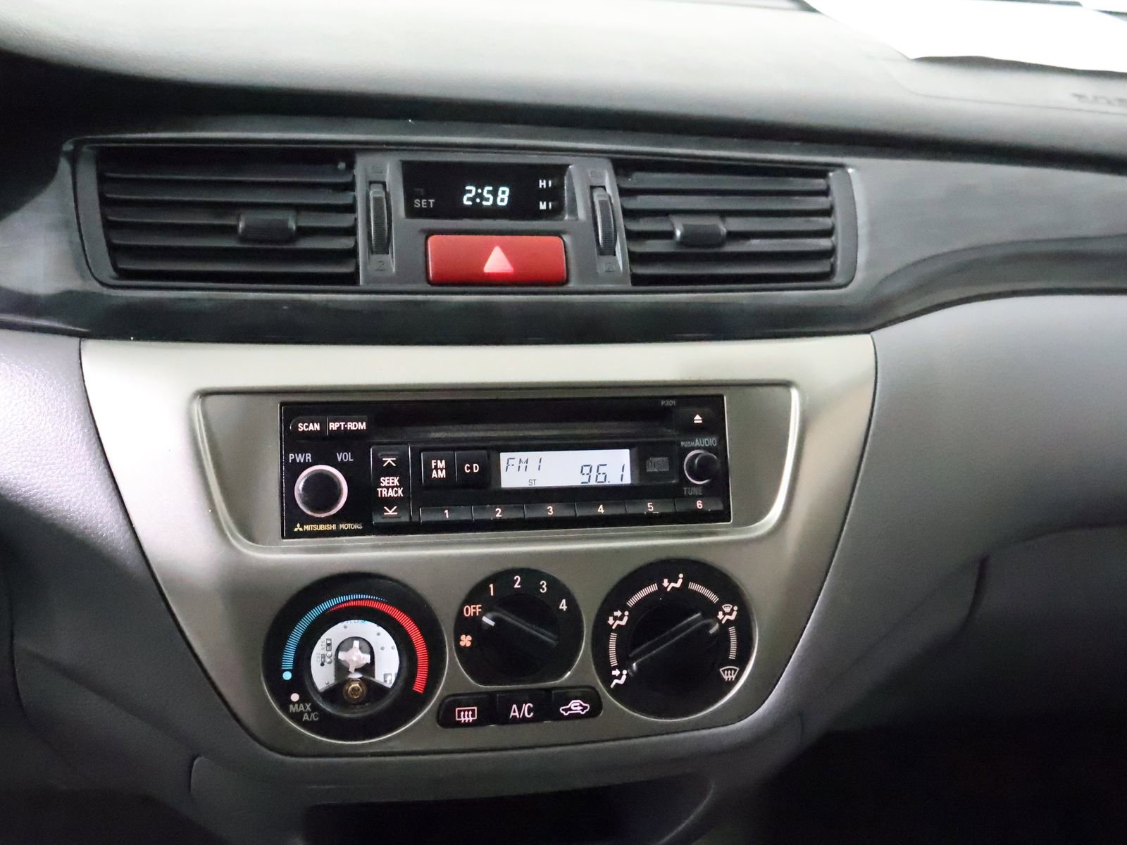 Used 2005 Mitsubishi Lancer ES image 10