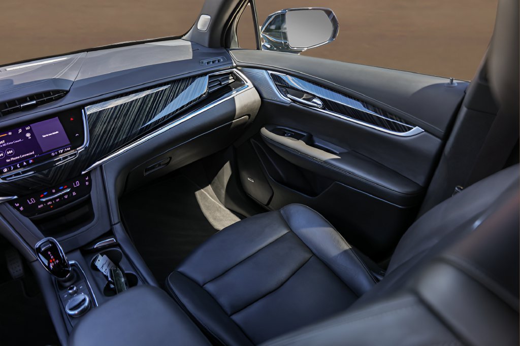 Certified 2025 Cadillac XT6 Premium Luxury FWD image 30