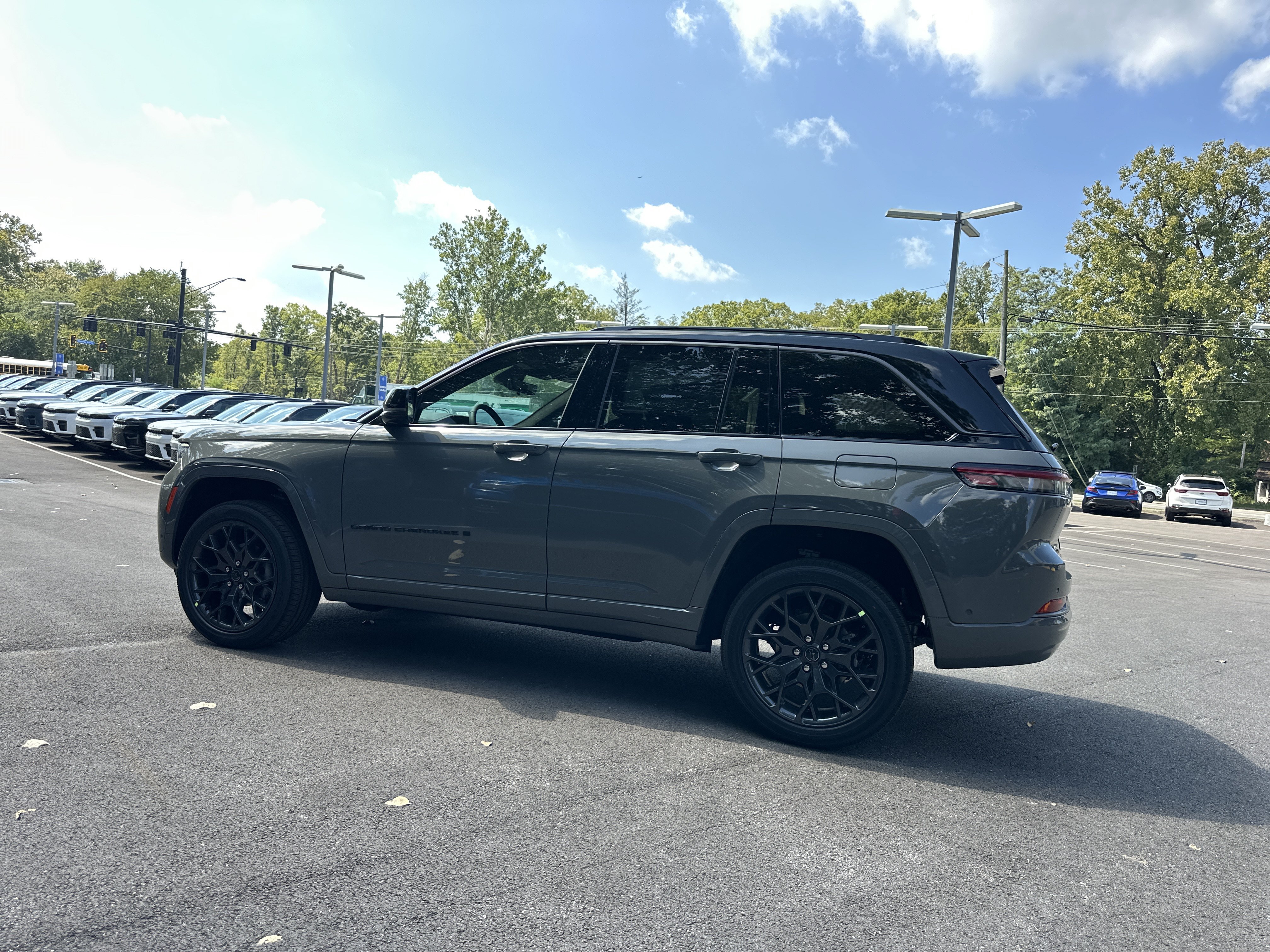 New 2027 Jeep Grand Cherokee Summit AWD/4WD image 26