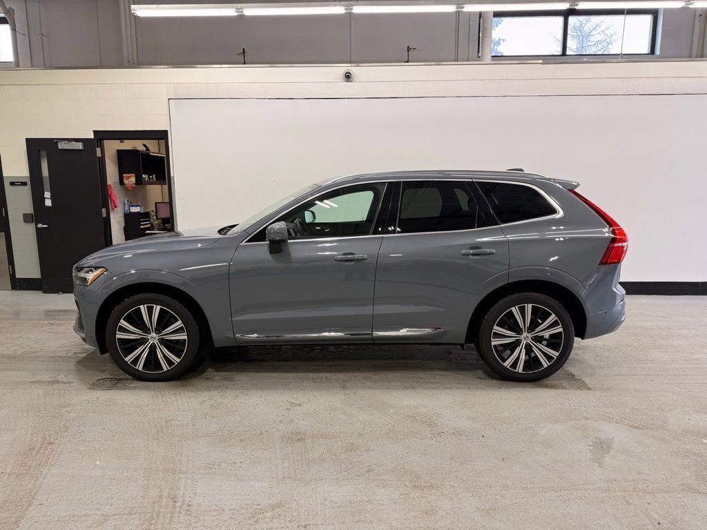 Used 2023 Volvo XC60 B5 Plus image 2