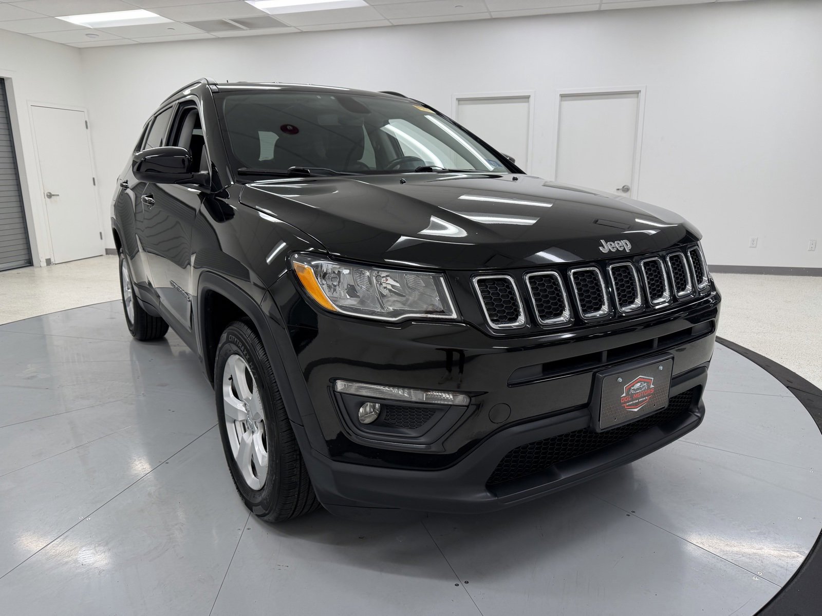 Used 2018 Jeep Compass Latitude image 1