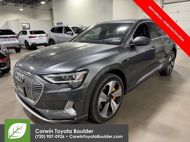 Used 2019 Audi e-tron Prestige w/ Prestige Package image 3