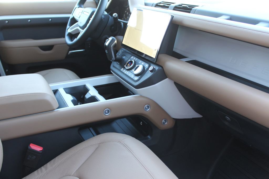New 2026 Land Rover Defender 130 X-Dynamic SE image 22