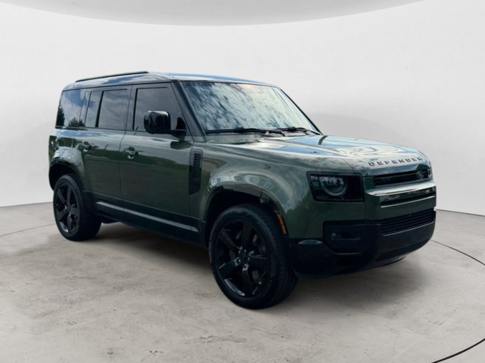 Used 2026 Land Rover Defender 110 X-Dynamic SE AWD/4WD image 2