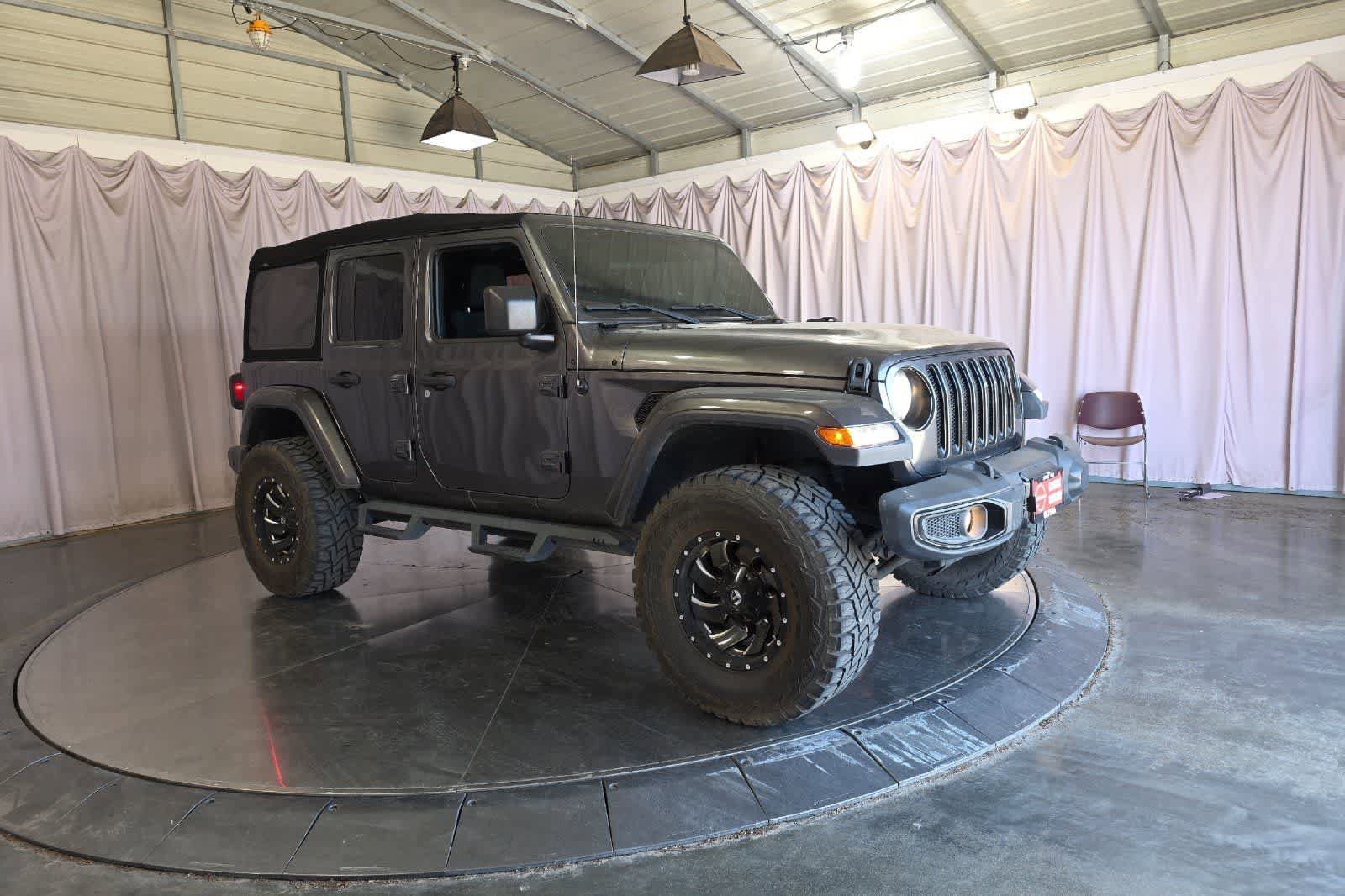 Used 2019 Jeep Wrangler Unlimited Sahara AWD/4WD image 10