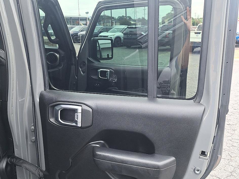 Used 2023 Jeep Gladiator Sport AWD/4WD image 25