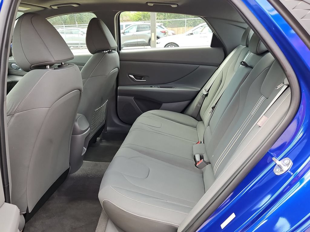 Used 2025 Hyundai Elantra SEL FWD image 28
