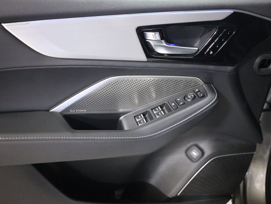 Used 2023 Acura MDX w/ Technology Package AWD/4WD image 10