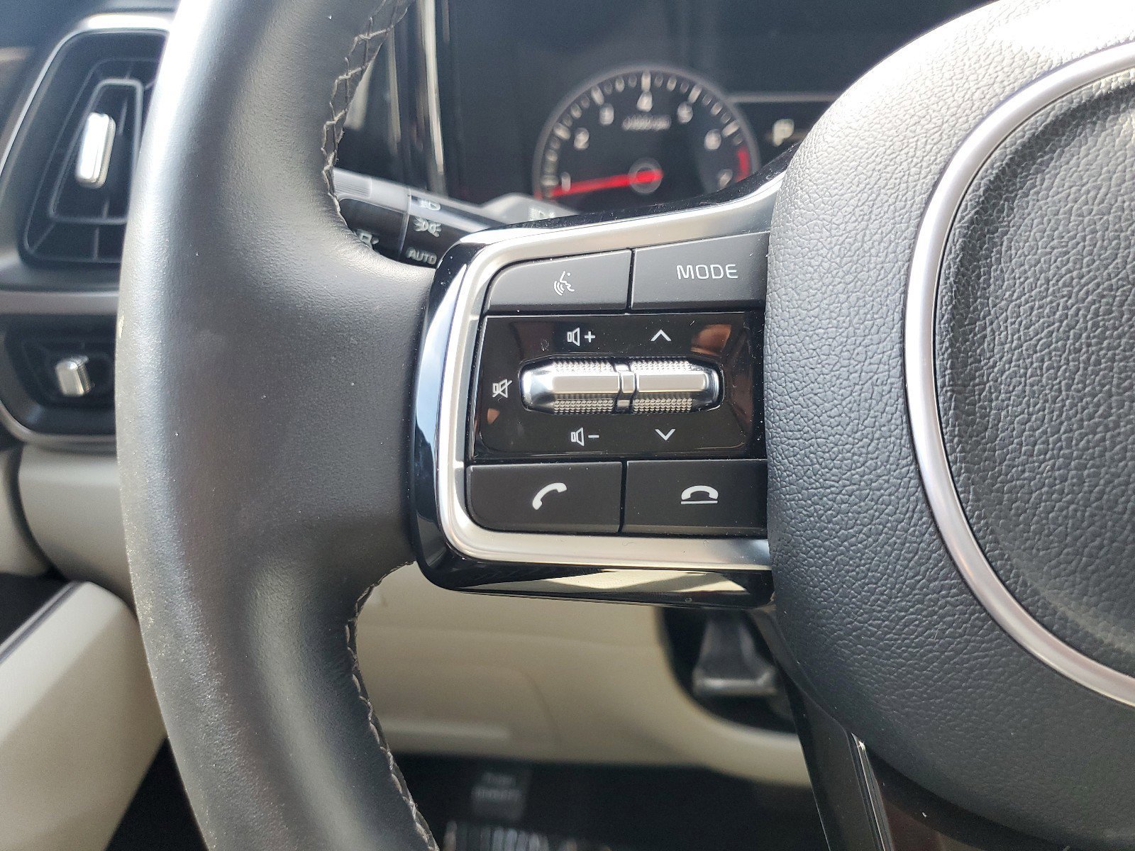 Used 2023 Kia Sorento S image 19