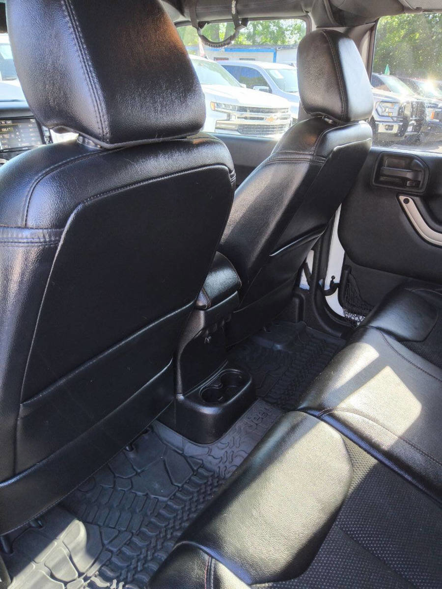 Used 2016 Jeep Wrangler Unlimited Sahara AWD/4WD image 18