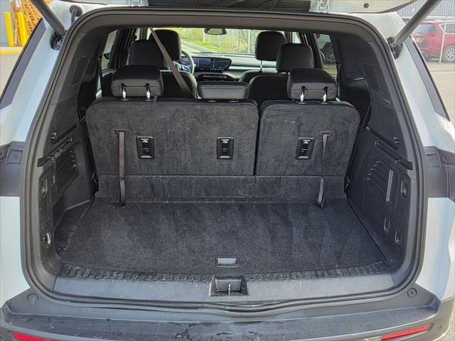 Used 2025 Buick Enclave Preferred AWD/4WD image 13