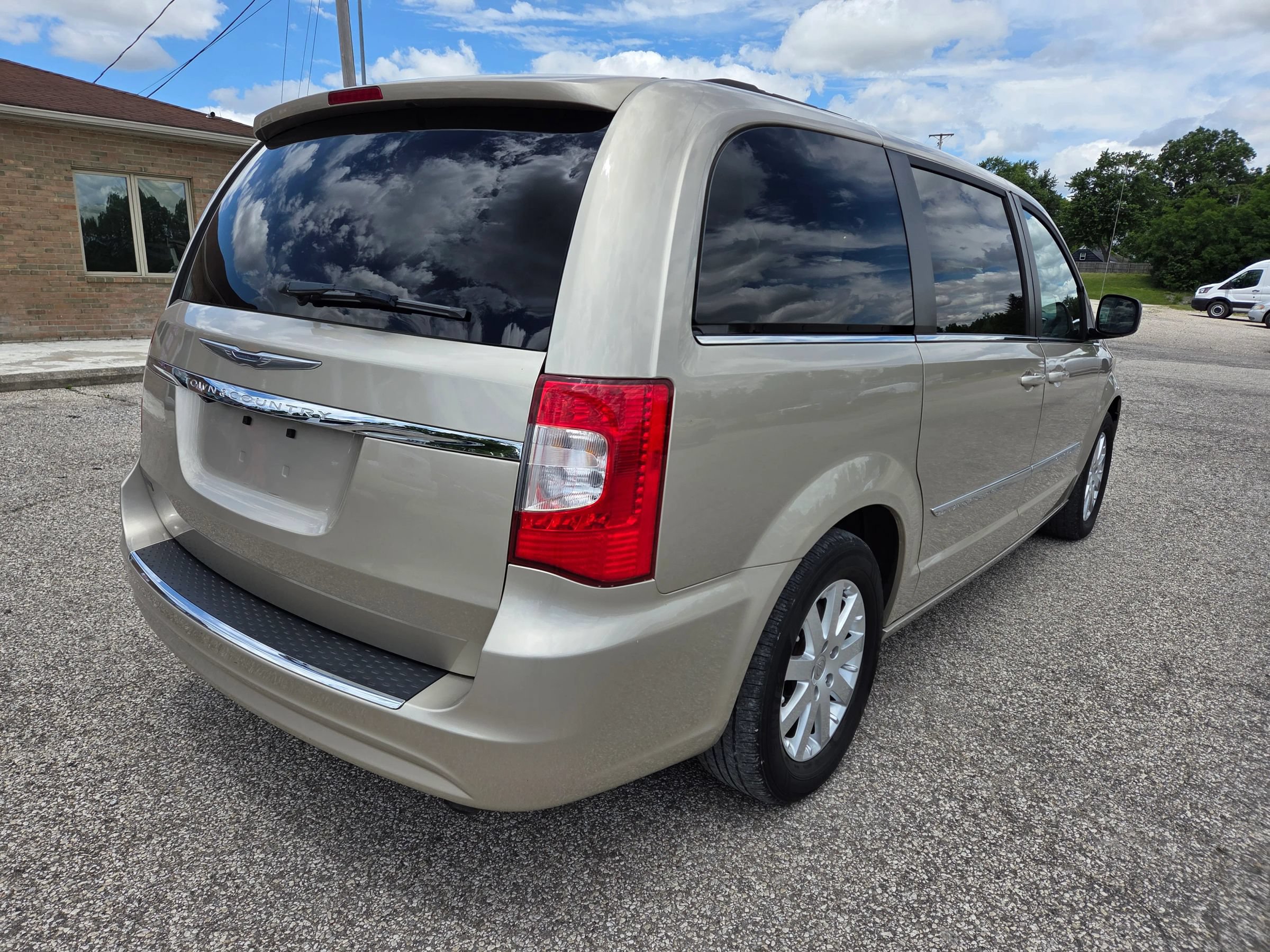 Used 2016 Chrysler Town & Country Touring FWD image 5