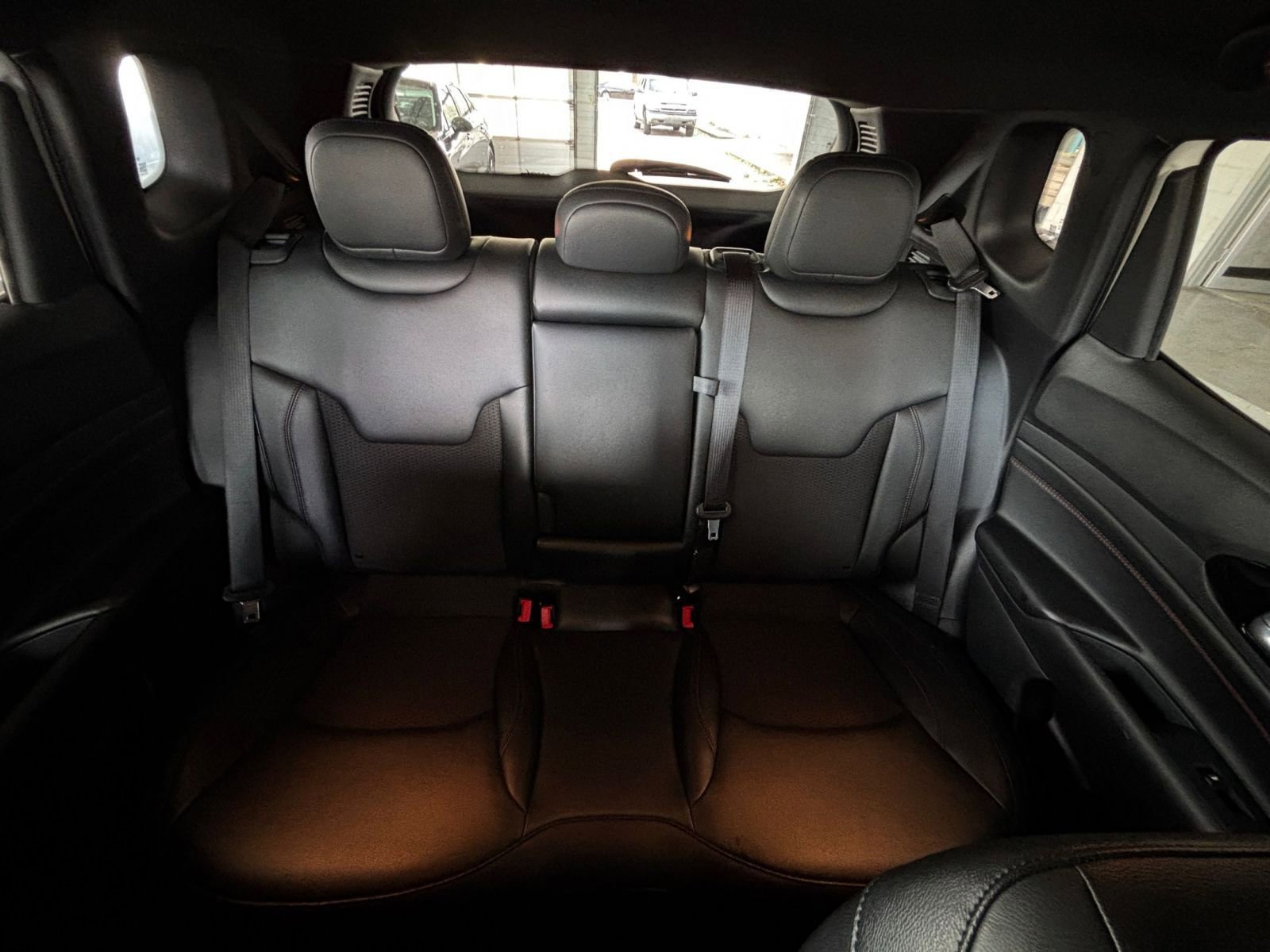 Used 2025 Jeep Compass Trailhawk AWD/4WD image 38