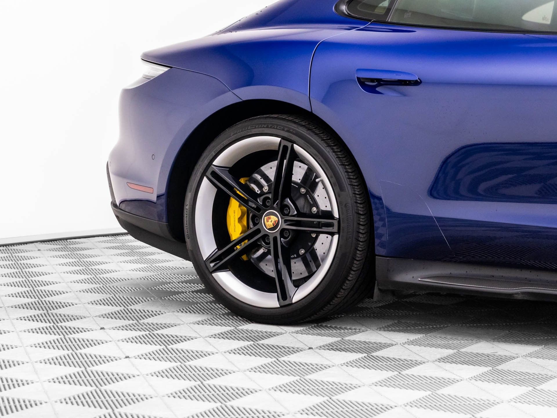 Certified 2020 Porsche Taycan Turbo S w/ Premium Package AWD/4WD image 36