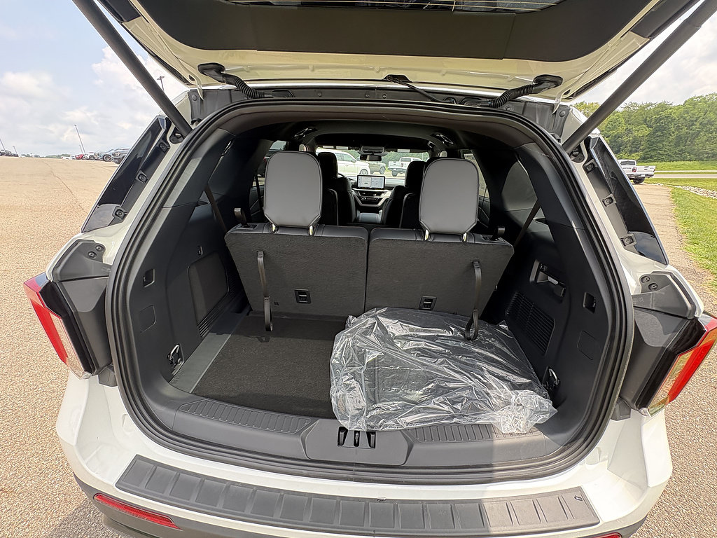 New 2026 Ford Explorer ST-Line w/ ST-Line Street Pack AWD/4WD image 15