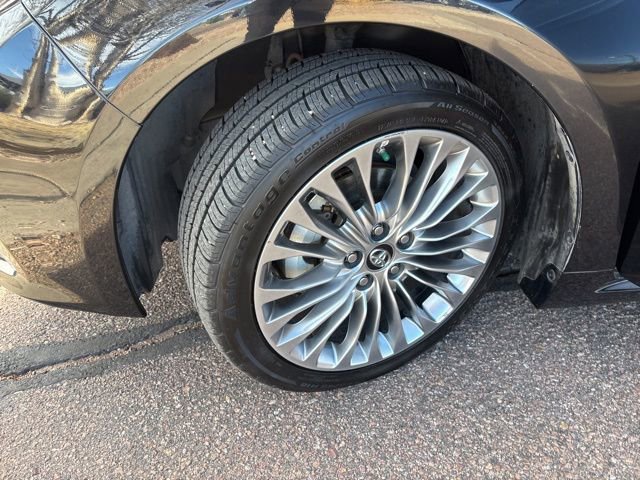 Used 2018 Toyota Avalon Limited w/ All Weather Liner Package FWD image 15