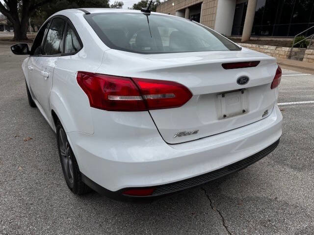 Used 2018 Ford Focus SE w/ SE Appearance Package image 13