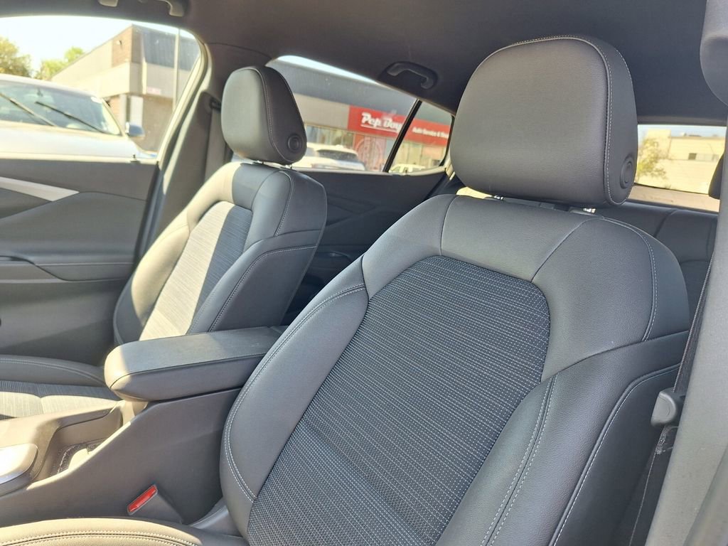 Used 2025 Buick Envista Preferred image 10