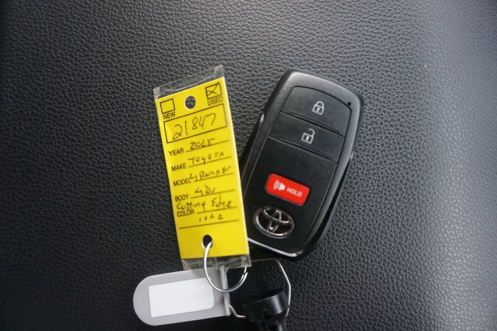 Used 2025 Toyota 4Runner SR5 AWD/4WD image 29