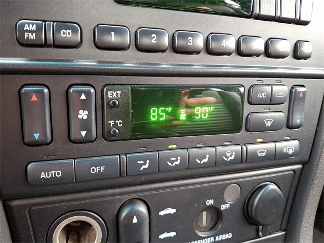 Used 2002 Ford Thunderbird image 16