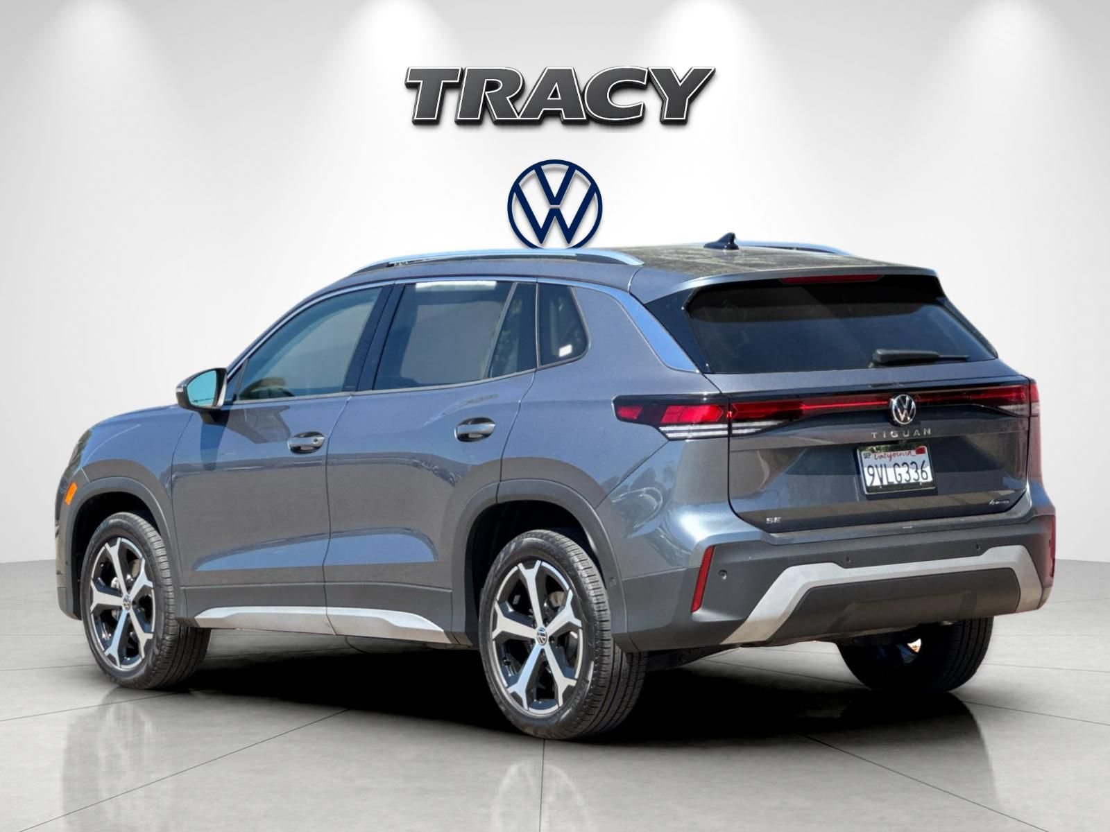 Used 2025 Volkswagen Tiguan SE AWD/4WD image 6