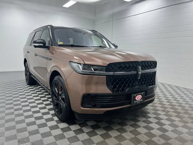 Certified 2025 Lincoln Navigator Black Label AWD/4WD image 1