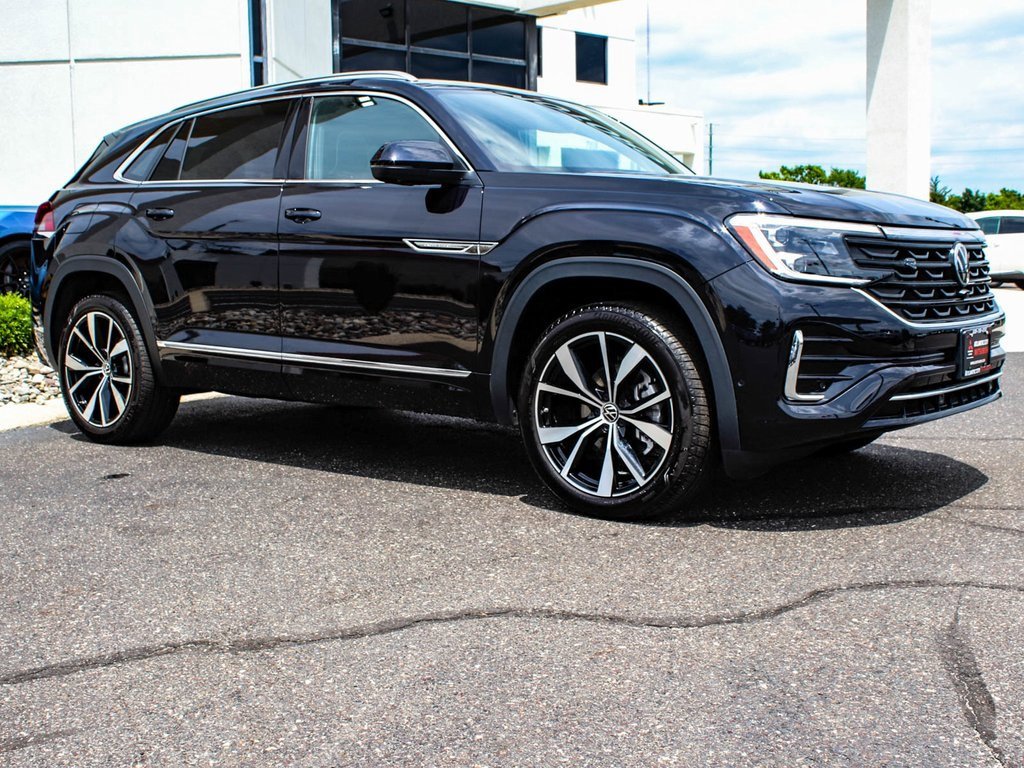 Used 2025 Volkswagen Atlas Cross Sport SEL Premium R-Line image 3