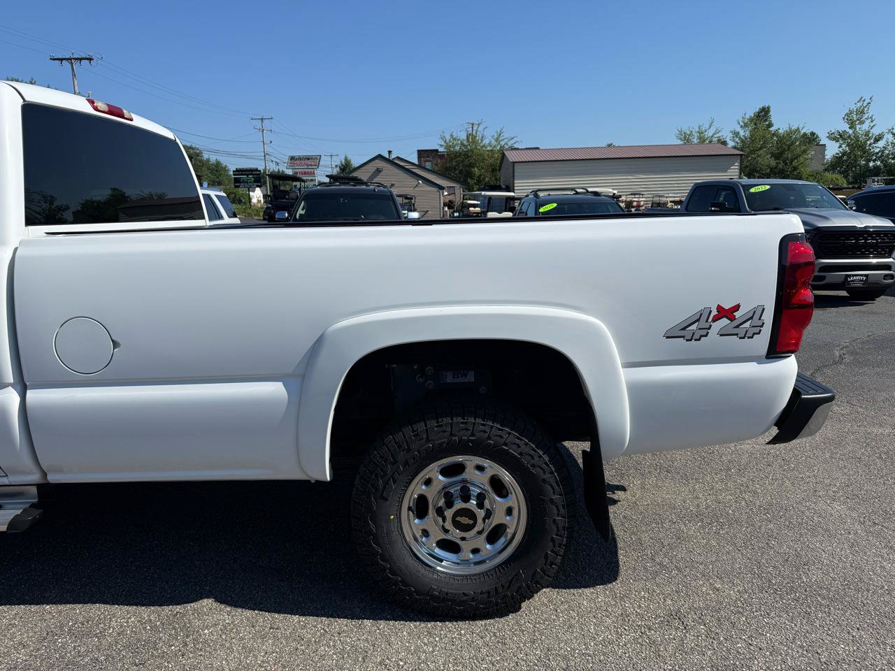 Used 2004 Chevrolet Silverado 2500 LS w/ Skid Plate Package AWD/4WD image 8