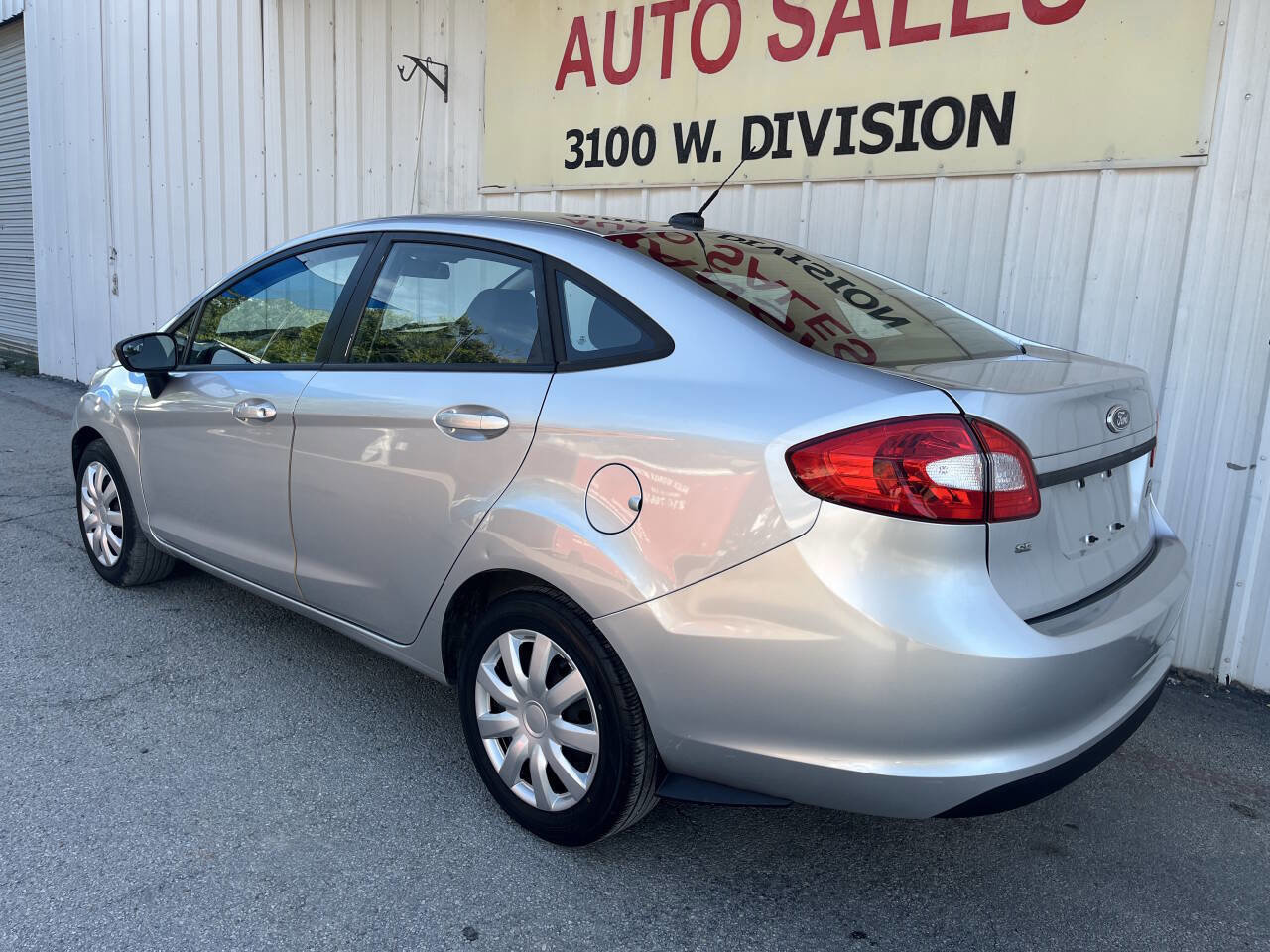 Used 2013 Ford Fiesta SE image 6