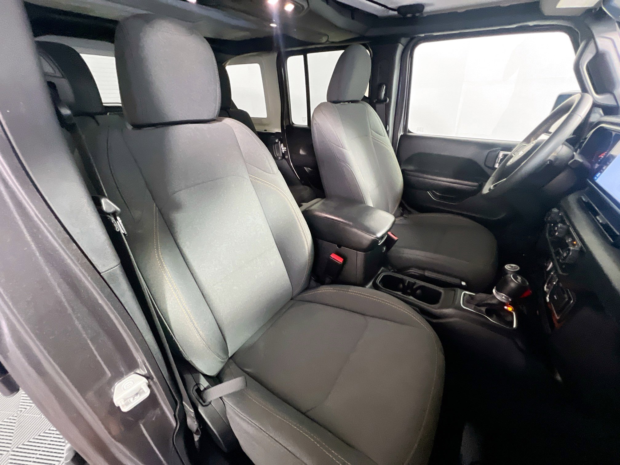 Used 2024 Jeep Wrangler Sport S image 31