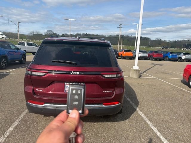 Used 2024 Jeep Grand Cherokee Limited w/ Trailer Tow Package AWD/4WD image 7