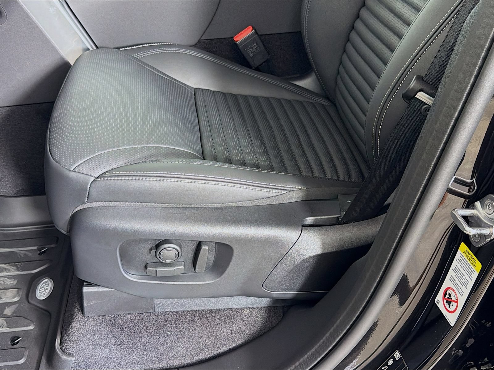 New 2026 Land Rover Discovery Dynamic SE AWD/4WD image 25