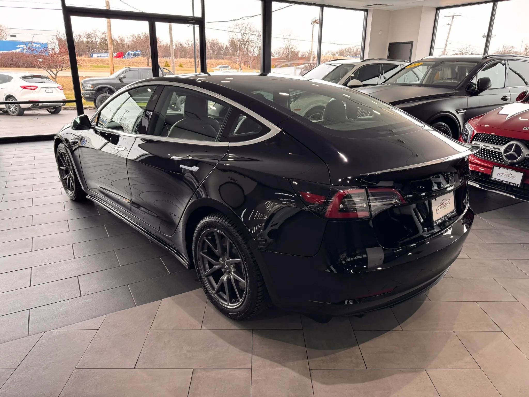 Used 2018 Tesla Model 3 Long Range image 3